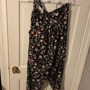 Brand new 4 x loose fitting tie pants